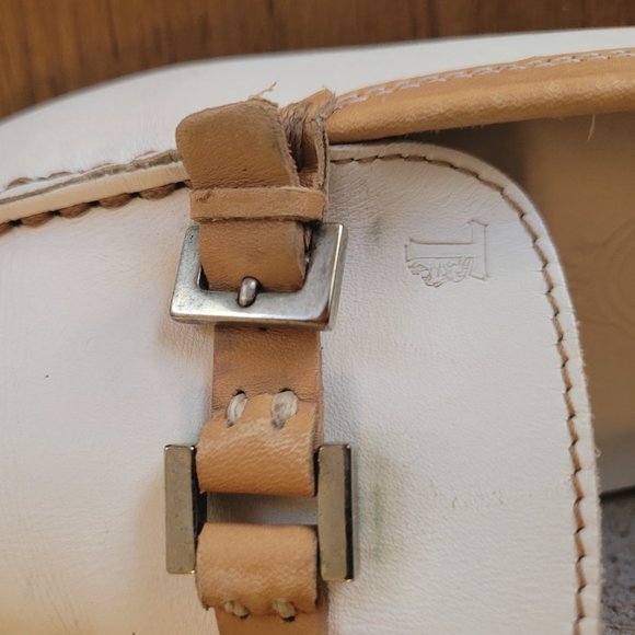 Tod's Ladies White & Tan Leather Gommino Driving Loafers. EEEUC. Size 6-1/2 - Picture 7 of 15